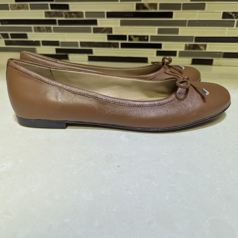 Women's caramel Naturalizer flats size 9.5